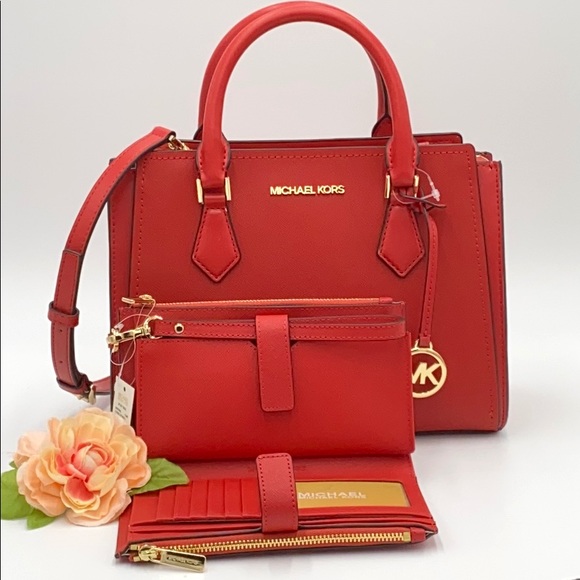 Michael Kors Handbags - MICHAEL KORS HOPE MESSENGER & Double ZP WRISTLET